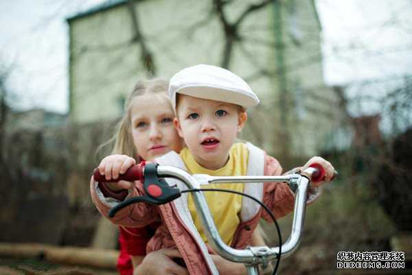 广州代怀生双胞胎_宝宝多大可以骑自行车 骑自行车对宝宝有什么好处